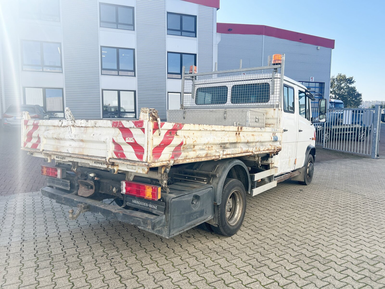 Mercedes-Benz Vario 816 D 4x2 Doka Vario 816 D 4x2 Doka, 2x AHK, Meiller Kipper - شاحنة قلاب: صورة 3 Mercedes-Benz Vario 816 D 4x2 Doka Vario 816 D 4x2 Doka, 2x AHK, Meiller Kipper - شاحنة قلاب: صورة 3