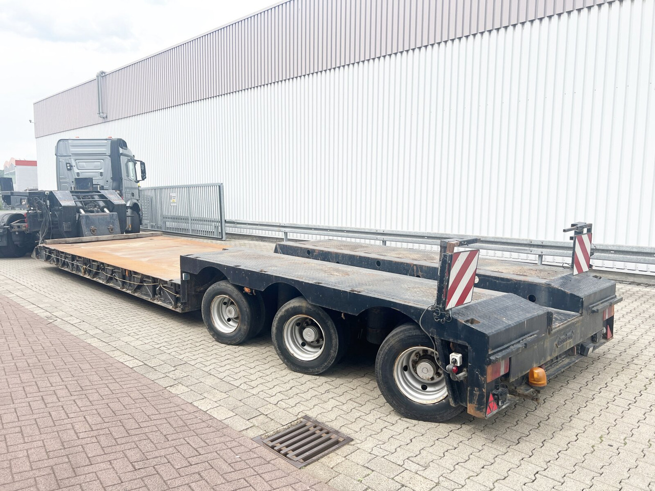 Nooteboom Euro-54-03 Euro-54-03, Schwanenhals abfahrbar, Hydr. Zwangsgelenkt - عربة منخفضة مسطحة نصف مقطورة: صورة 4 Nooteboom Euro-54-03 Euro-54-03, Schwanenhals abfahrbar, Hydr. Zwangsgelenkt - عربة منخفضة مسطحة نصف مقطورة: صورة 4