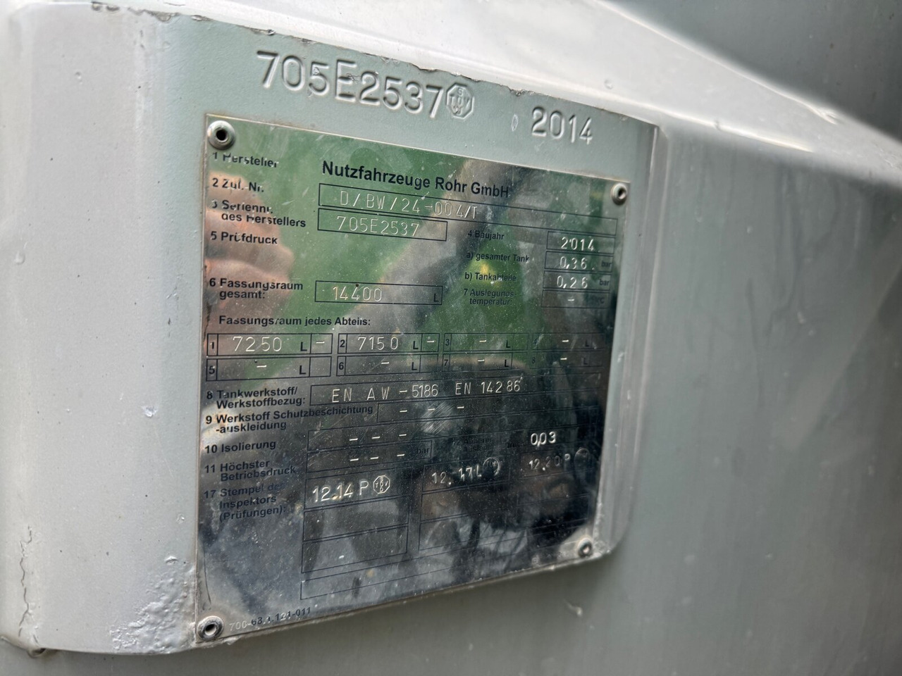 R450 4x2 R450 4x2, Retarder, ADR, Rohr Tank, ca. 14400l - شاحنة صهريج: صورة 5 R450 4x2 R450 4x2, Retarder, ADR, Rohr Tank, ca. 14400l - شاحنة صهريج: صورة 5