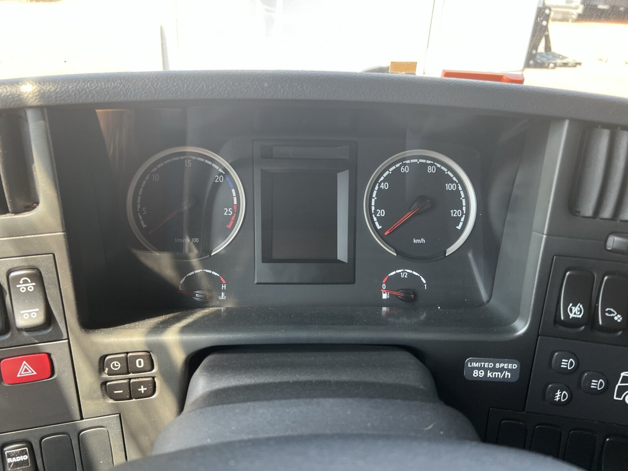 Scania G420 6x2, ERSATZTEILSPENDER! G420 6x2, Liftachse, Hiab LBW, Motor defekt! - شاحنة مقفلة: صورة 5 Scania G420 6x2, ERSATZTEILSPENDER! G420 6x2, Liftachse, Hiab LBW, Motor defekt! - شاحنة مقفلة: صورة 5