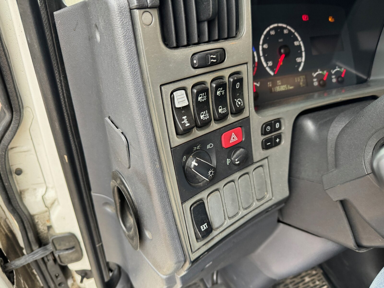 Scania R380 DB 4x2 MNA R380 DB 4x2 MNA, Platz für Heckkran, 2x AHK - شاحنة كرين, شاحنات مسطحة: صورة 4 Scania R380 DB 4x2 MNA R380 DB 4x2 MNA, Platz für Heckkran, 2x AHK - شاحنة كرين, شاحنات مسطحة: صورة 4