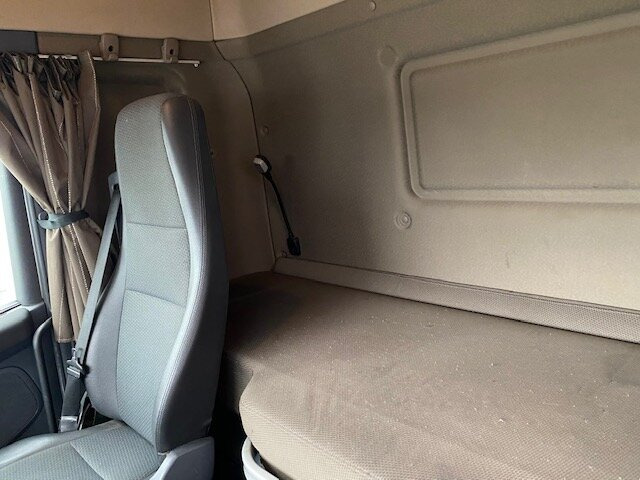 شاحنة مقفلة Scania R450 LB 6x2-4 R450 LB 6x2-4 Getränkekoffer, Retarder, Lift-/Lenkachse, Stapleraufnahme: صورة 5 شاحنة مقفلة Scania R450 LB 6x2-4 R450 LB 6x2-4 Getränkekoffer, Retarder, Lift-/Lenkachse, Stapleraufnahme: صورة 5