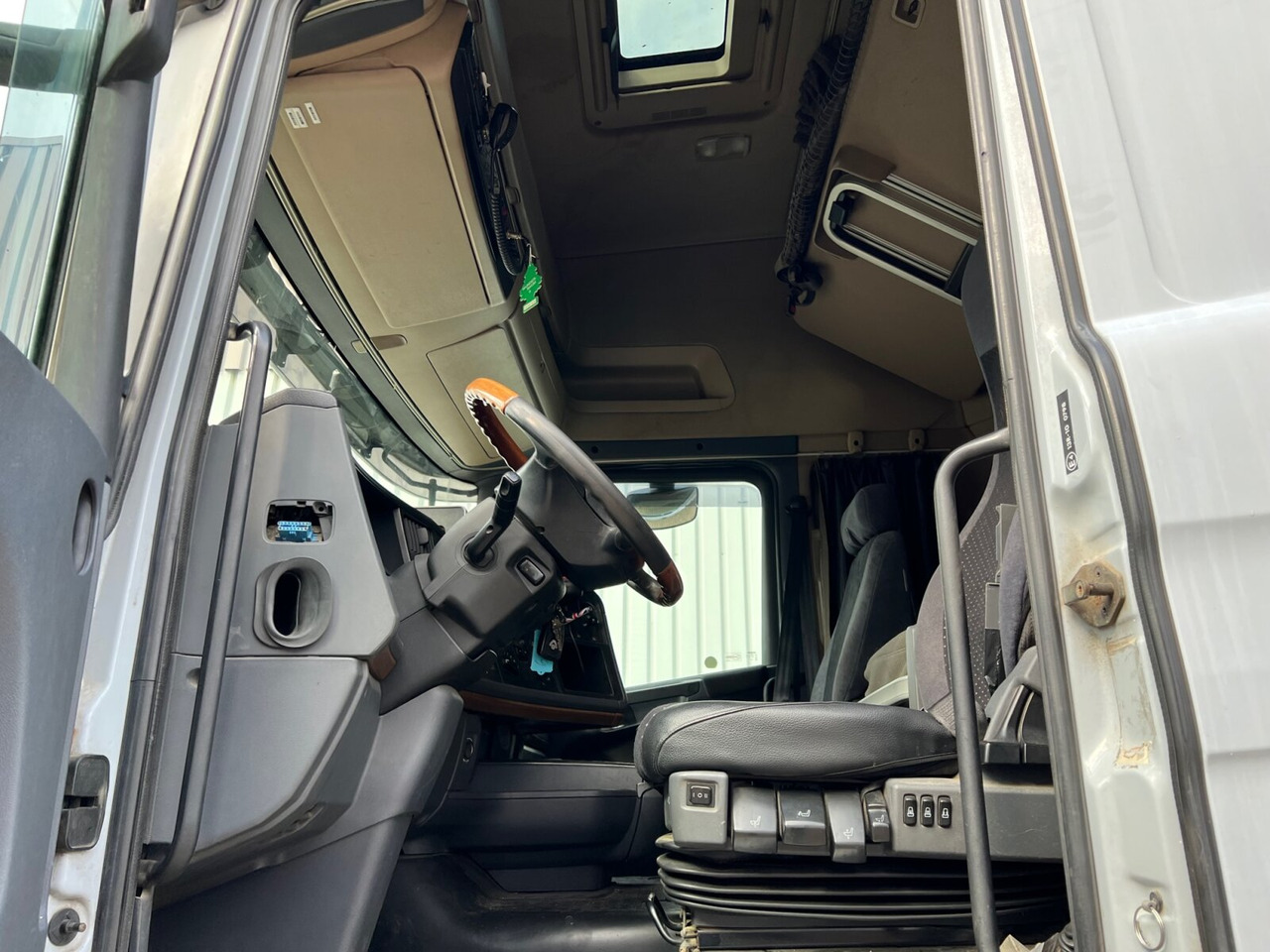 Scania R560 6x2 R560 6x2, V8, Retarder, Liftachse, Standklima, Alu-Bordwände, ca. 15m³ - شاحنة قلاب: صورة 2 Scania R560 6x2 R560 6x2, V8, Retarder, Liftachse, Standklima, Alu-Bordwände, ca. 15m³ - شاحنة قلاب: صورة 2