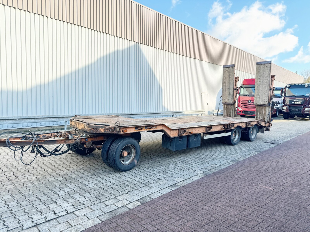 T 3 Kompakt 30,0 T 3 Kompakt 30,0, Hydr. Rampen, Verbr. auf 3m - مقطورة مسطحة منخفضة: صورة 1 T 3 Kompakt 30,0 T 3 Kompakt 30,0, Hydr. Rampen, Verbr. auf 3m - مقطورة مسطحة منخفضة: صورة 1