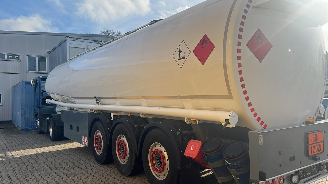 TAL-A-ZE 44,0 TAL-A-ZE 44,0, 43.500l, 4 Kammern, Untenbefüllung - نصف مقطورة صهريج: صورة 5 TAL-A-ZE 44,0 TAL-A-ZE 44,0, 43.500l, 4 Kammern, Untenbefüllung - نصف مقطورة صهريج: صورة 5