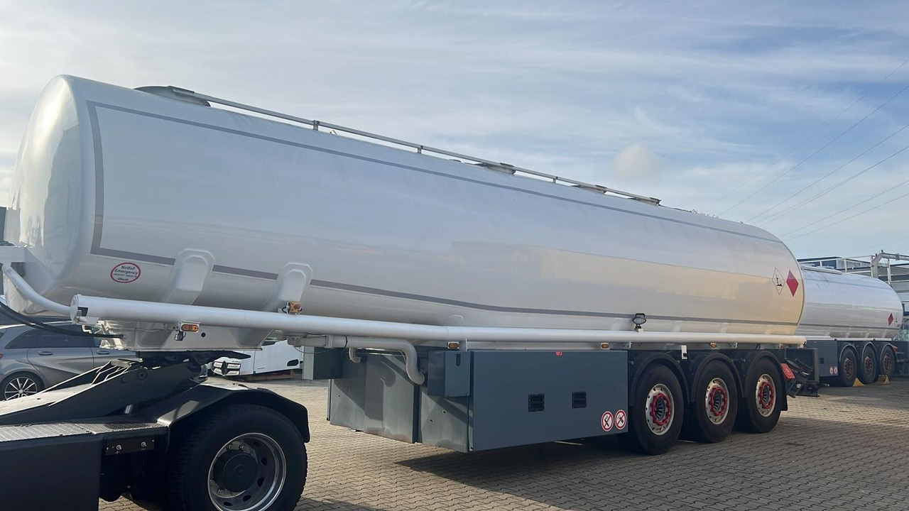 TAL-A-ZE 44,0 TAL-A-ZE 44,0, 43.500l, 4 Kammern, Untenbefüllung - نصف مقطورة صهريج: صورة 1 TAL-A-ZE 44,0 TAL-A-ZE 44,0, 43.500l, 4 Kammern, Untenbefüllung - نصف مقطورة صهريج: صورة 1