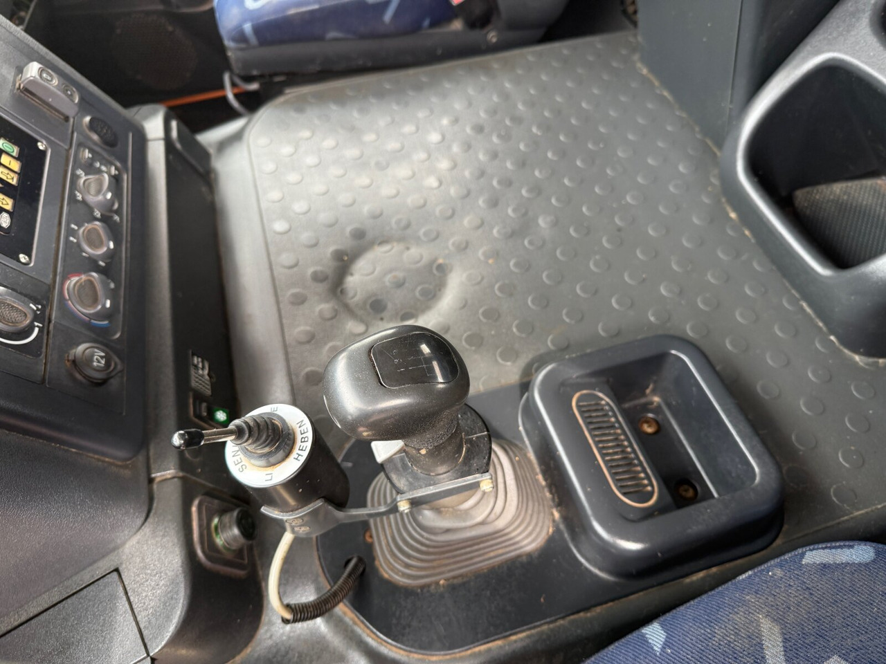 Trakker AT190T33W/P 4x4 Trakker AT190T33W/P 4x4, Winterdienstausstattung - شاحنة ذات خطاف: صورة 3 Trakker AT190T33W/P 4x4 Trakker AT190T33W/P 4x4, Winterdienstausstattung - شاحنة ذات خطاف: صورة 3