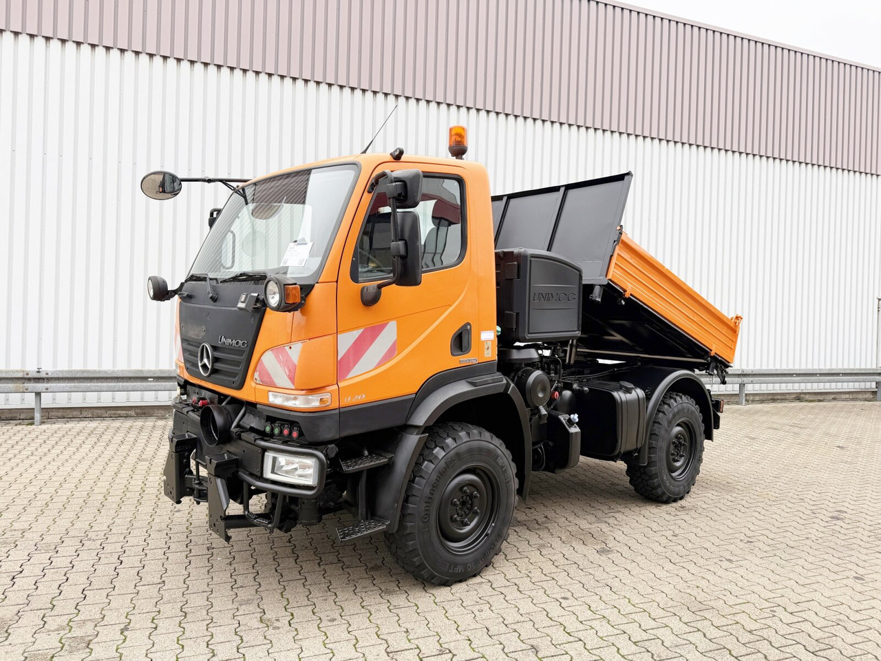 Unimog U 20 4x4 U 20 4x4, Kipper, Zapfwelle, Winterdienstausstattung, 2x AHK - شاحنة التوصيل: صورة 1 Unimog U 20 4x4 U 20 4x4, Kipper, Zapfwelle, Winterdienstausstattung, 2x AHK - شاحنة التوصيل: صورة 1
