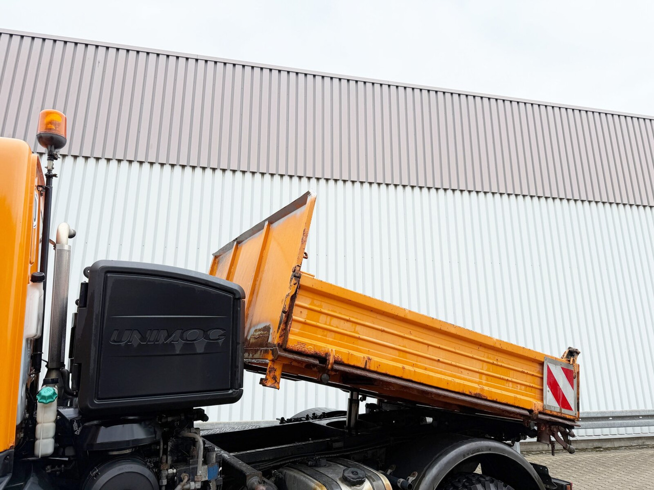 Unimog U 20 4x4 U 20 4x4, Kipper, Zapfwelle, Winterdienstausstattung, 2x AHK - شاحنة التوصيل: صورة 4 Unimog U 20 4x4 U 20 4x4, Kipper, Zapfwelle, Winterdienstausstattung, 2x AHK - شاحنة التوصيل: صورة 4