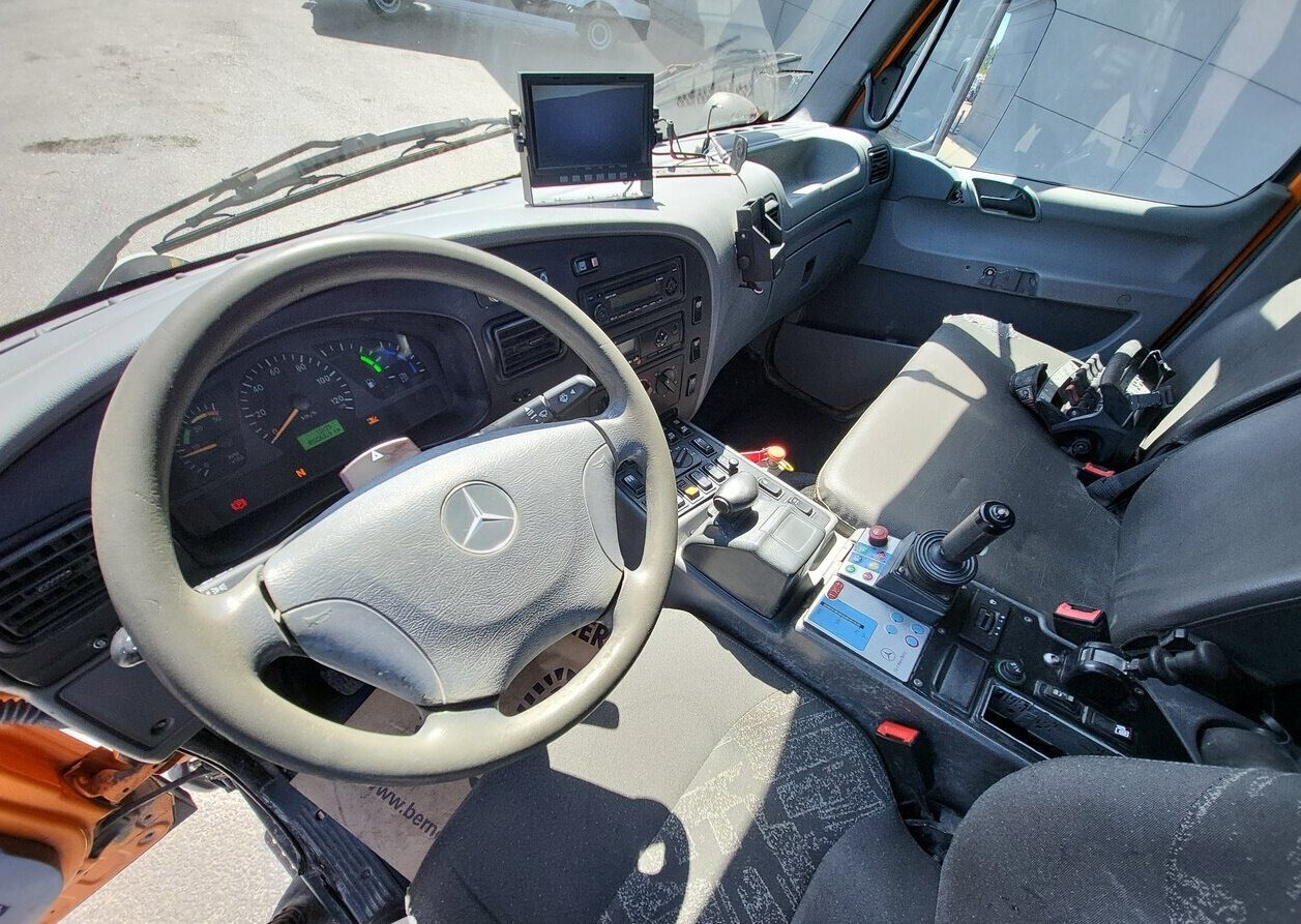 Unimog U 20 4x4 U 20 4x4, Zapfwelle, Kran Hiab 022D-3 HiDuo, Funk - شاحنة التوصيل: صورة 3 Unimog U 20 4x4 U 20 4x4, Zapfwelle, Kran Hiab 022D-3 HiDuo, Funk - شاحنة التوصيل: صورة 3