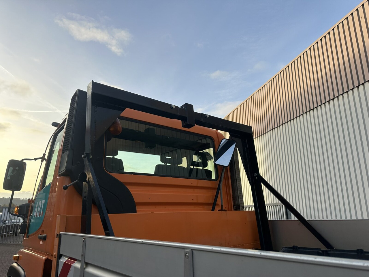 Unimog U300 405/10 4x4 U300 405/10 4x4, Kommunalhydraulik, Frontzapfwelle, Kipper - شاحنة التوصيل: صورة 2 Unimog U300 405/10 4x4 U300 405/10 4x4, Kommunalhydraulik, Frontzapfwelle, Kipper - شاحنة التوصيل: صورة 2