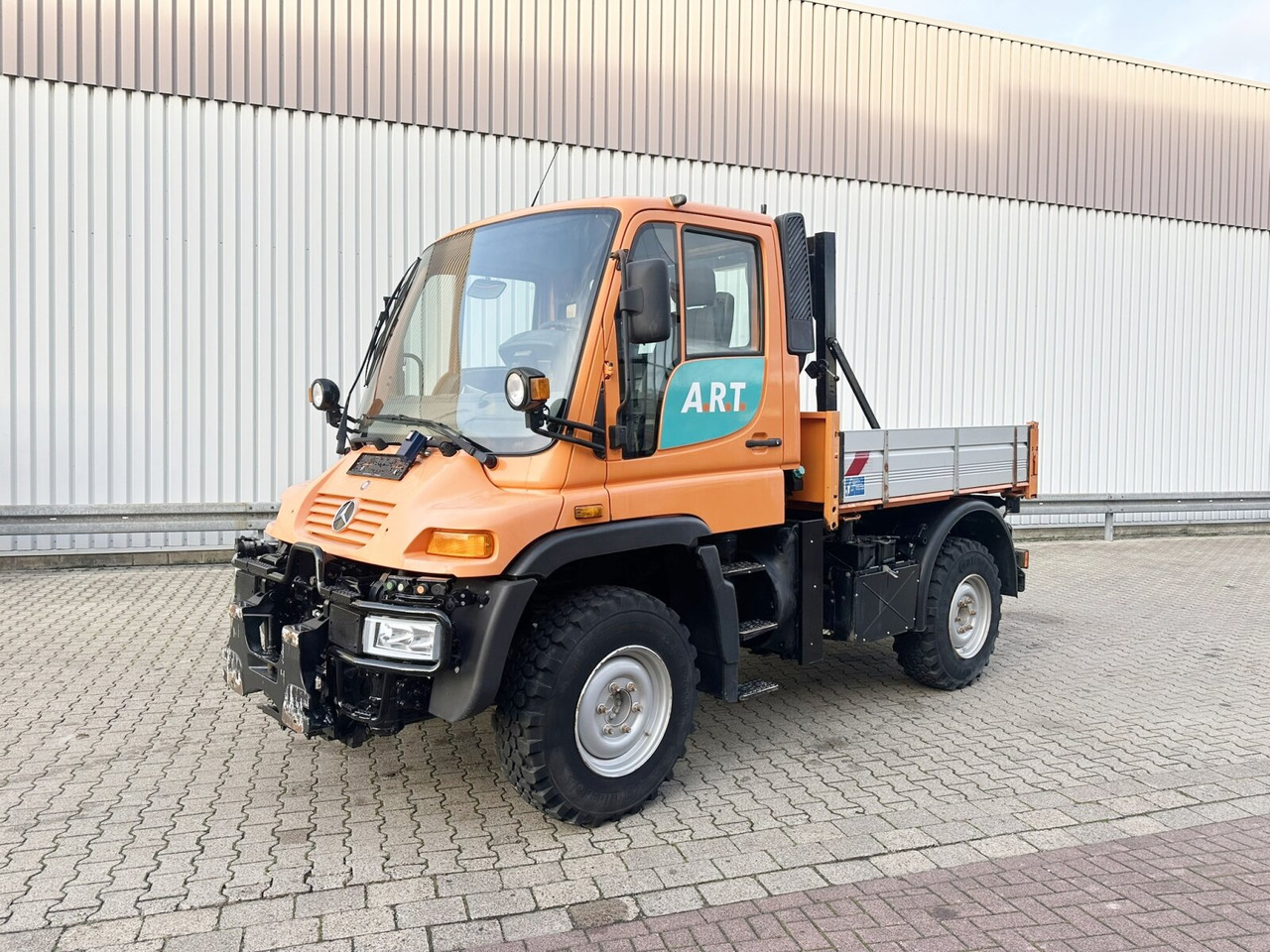 Unimog U300 405/10 4x4 U300 405/10 4x4, Kommunalhydraulik, Frontzapfwelle, Kipper - شاحنة التوصيل: صورة 1 Unimog U300 405/10 4x4 U300 405/10 4x4, Kommunalhydraulik, Frontzapfwelle, Kipper - شاحنة التوصيل: صورة 1