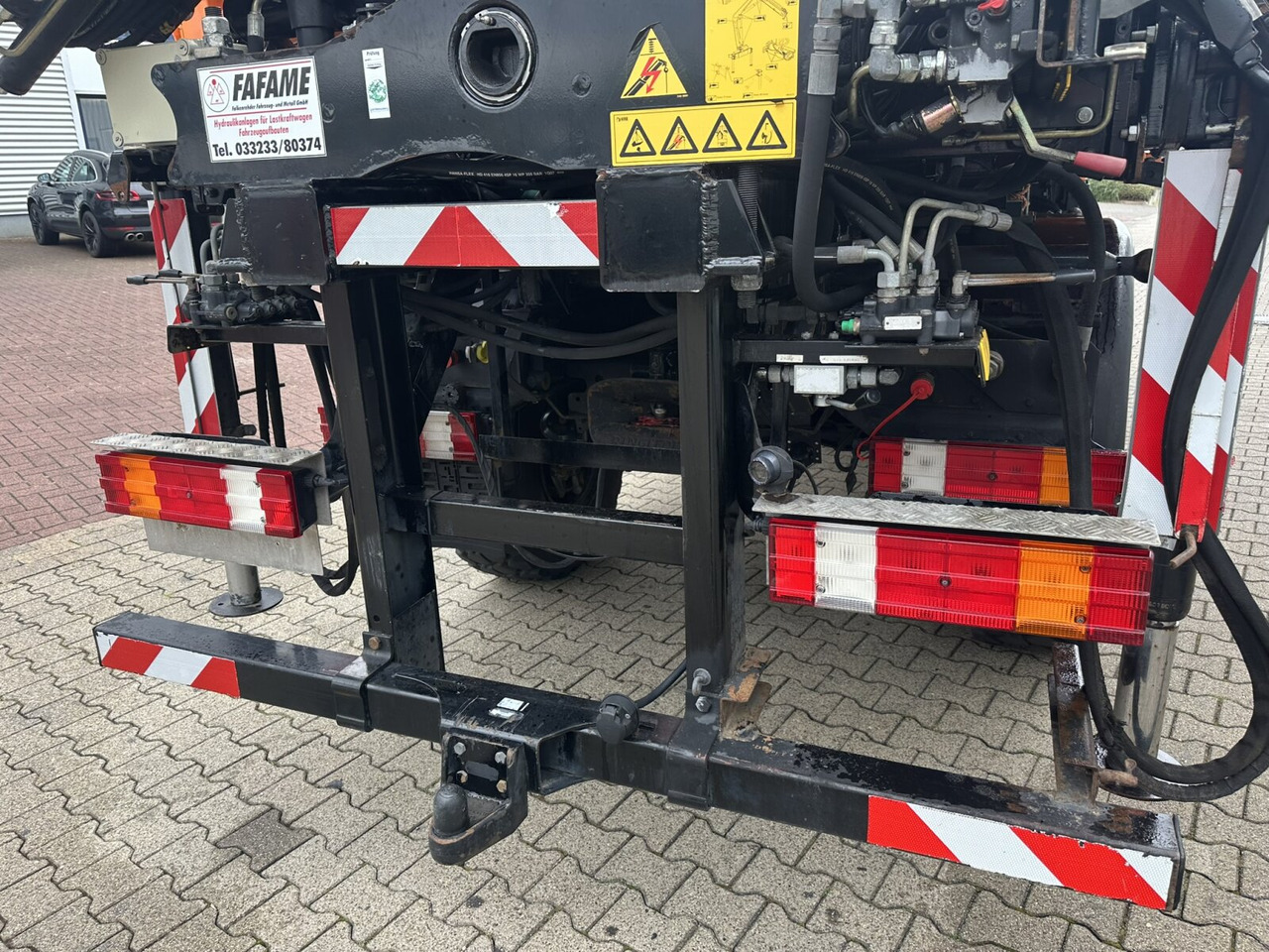 Unimog U500 4x4 U500 4x4 405/40 mit Heckkran Hiab 077-1 HiDuo, absattelbar, Funk - شاحنة التوصيل: صورة 2 Unimog U500 4x4 U500 4x4 405/40 mit Heckkran Hiab 077-1 HiDuo, absattelbar, Funk - شاحنة التوصيل: صورة 2