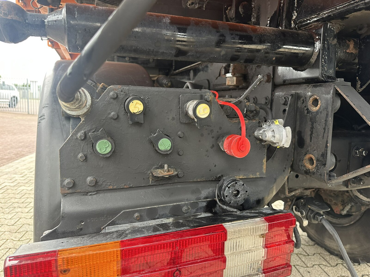 Unimog U500 4x4 U500 4x4 405/40 mit Heckkran Hiab 077-1 HiDuo, absattelbar, Funk - شاحنة التوصيل: صورة 5 Unimog U500 4x4 U500 4x4 405/40 mit Heckkran Hiab 077-1 HiDuo, absattelbar, Funk - شاحنة التوصيل: صورة 5