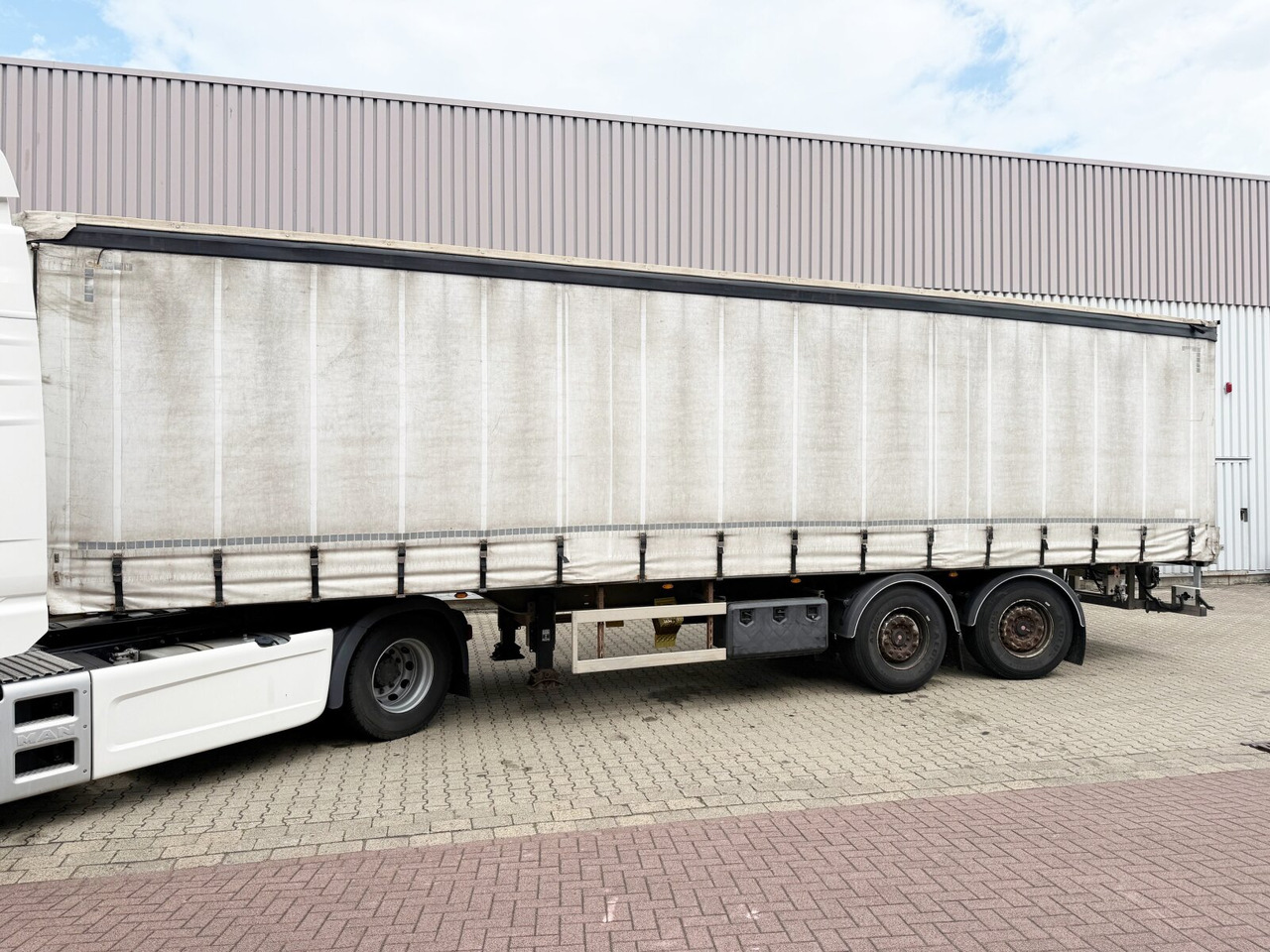 WEB Trailer LPRS 18 WEB Trailer LPRS 18, Liftachse, Zwangslenkung, Edscha, Stapleraufnahme - نصف مقطورة مسطحة: صورة 1 WEB Trailer LPRS 18 WEB Trailer LPRS 18, Liftachse, Zwangslenkung, Edscha, Stapleraufnahme - نصف مقطورة مسطحة: صورة 1