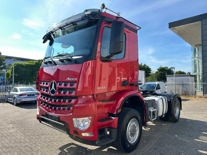 Mercedes-Benz Arocs 1824 4x4 ALLROAD + KIPPER HYDRAULIC + 334.231 KM + SPRING / SPRING + EURO 6 - وحدة جر: صورة 1 Mercedes-Benz Arocs 1824 4x4 ALLROAD + KIPPER HYDRAULIC + 334.231 KM + SPRING / SPRING + EURO 6 - وحدة جر: صورة 1
