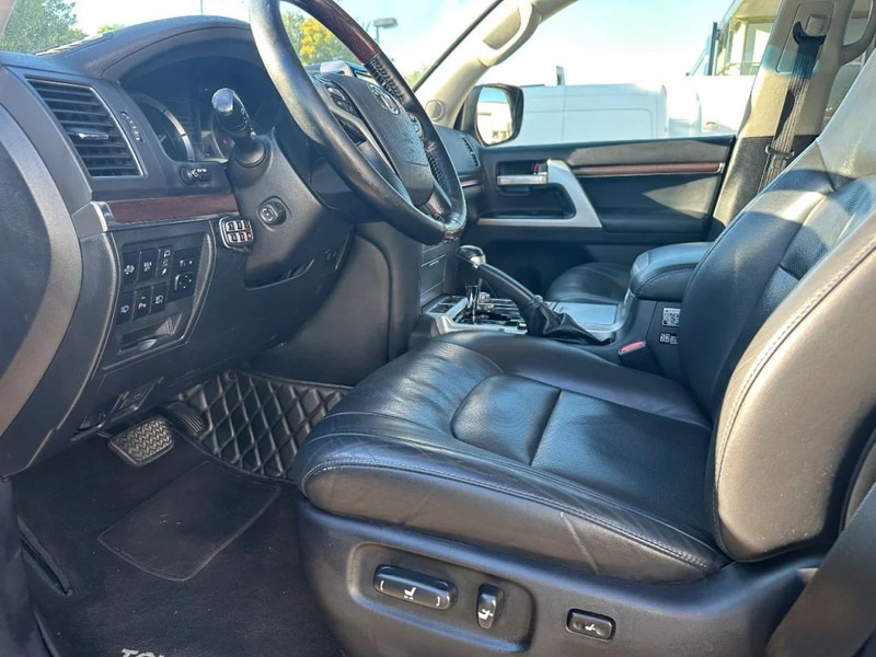 سيارة دفع رباعي Toyota Land Cruiser V8 LAND CRUISER 200 V8 + CAMERA 360 + FRIDGE + DIESEL + ONLY EXPORT: صورة 9