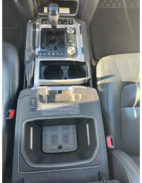 سيارة دفع رباعي Toyota Land Cruiser V8 LAND CRUISER 200 V8 + CAMERA 360 + FRIDGE + DIESEL + ONLY EXPORT: صورة 15