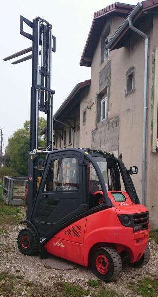 Linde H20T - رافعة شوكية تعمل بالغاز: صورة 1 Linde H20T - رافعة شوكية تعمل بالغاز: صورة 1