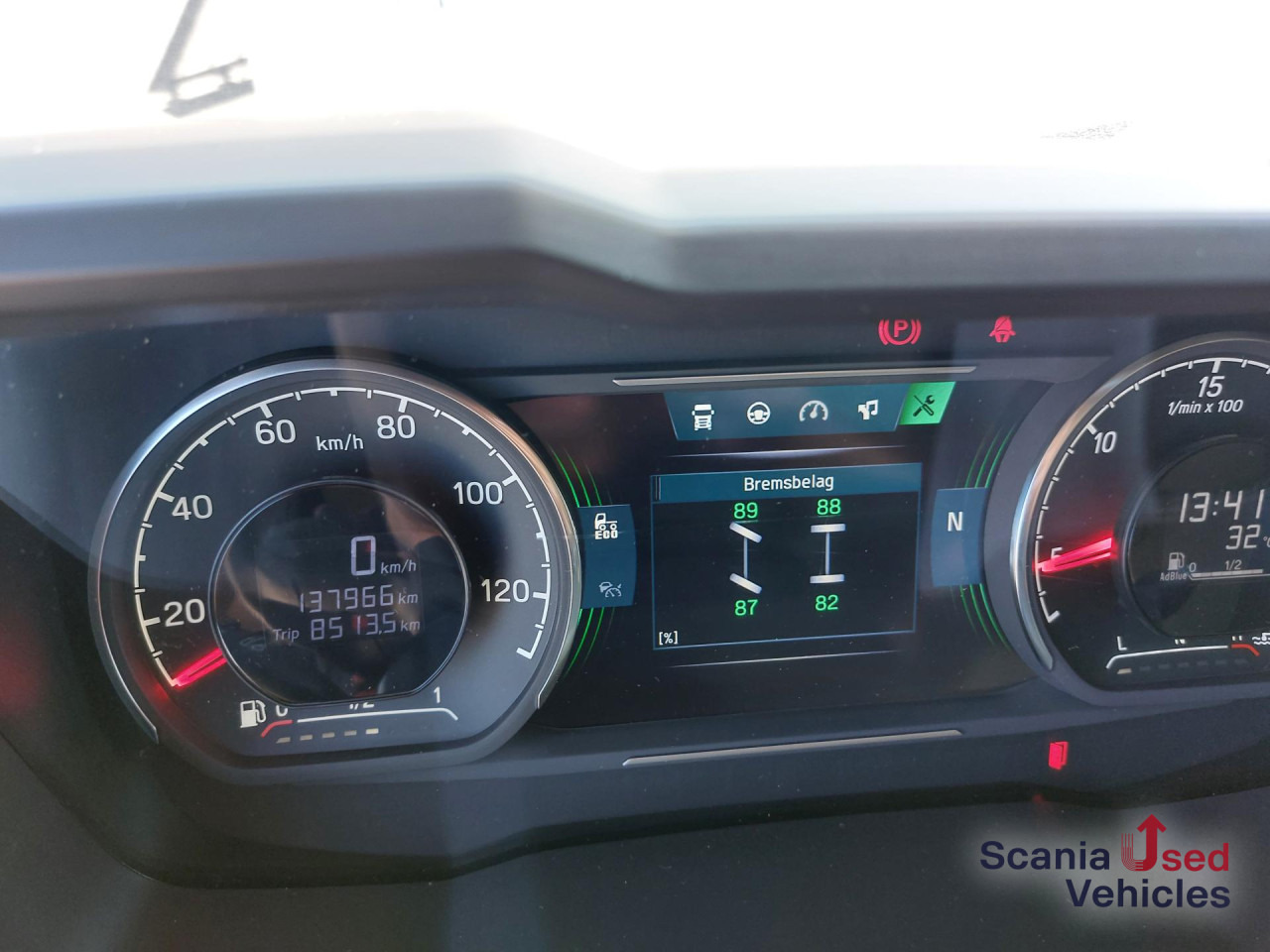 SCANIA R 460 A4x2NA Navi Steitenverk. 2 Tanks Standklima - وحدة جر: صورة 4 SCANIA R 460 A4x2NA Navi Steitenverk. 2 Tanks Standklima - وحدة جر: صورة 4
