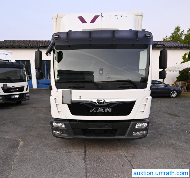 MAN MAN TGL 12.250 4x2 L/BL Koffer Ladebordwand Klimaautomatik NAVI Luftfederung Automatikgetriebe EURO 6 - شاحنة مقفلة: صورة 3 MAN MAN TGL 12.250 4x2 L/BL Koffer Ladebordwand Klimaautomatik NAVI Luftfederung Automatikgetriebe EURO 6 - شاحنة مقفلة: صورة 3