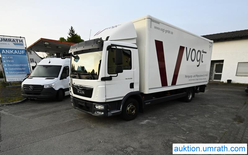 MAN MAN TGL 12.250 4x2 L/BL Koffer Ladebordwand Klimaautomatik NAVI Luftfederung Automatikgetriebe EURO 6 - شاحنة مقفلة: صورة 2 MAN MAN TGL 12.250 4x2 L/BL Koffer Ladebordwand Klimaautomatik NAVI Luftfederung Automatikgetriebe EURO 6 - شاحنة مقفلة: صورة 2
