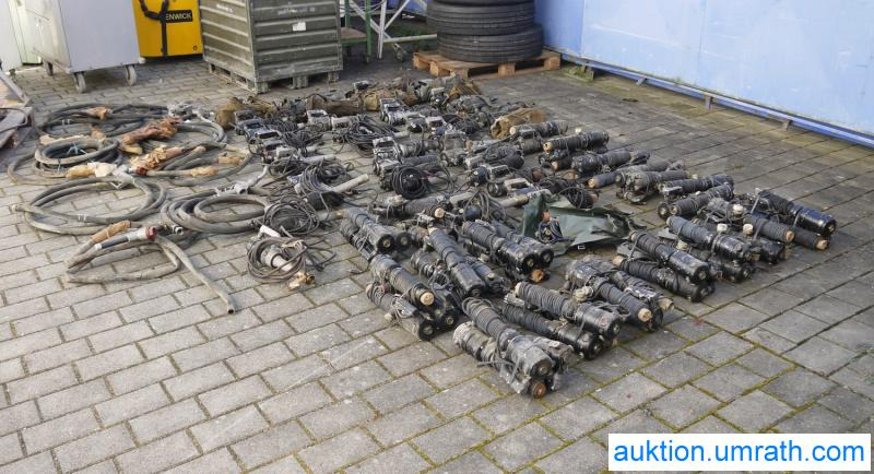 NVA / Russische Armee Fasspumpen MBI-3A 12 bis 24 Volt 90 Stück Rarität für / - Sammler - الأدوات والمعدات: صورة 1 NVA / Russische Armee Fasspumpen MBI-3A 12 bis 24 Volt 90 Stück Rarität für / - Sammler - الأدوات والمعدات: صورة 1