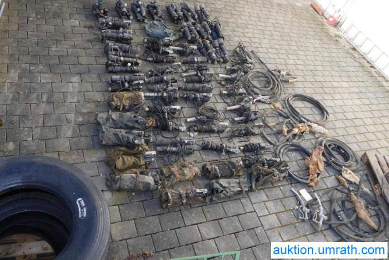 NVA / Russische Armee Fasspumpen MBI-3A 12 bis 24 Volt 90 Stück Rarität für / - Sammler - الأدوات والمعدات: صورة 4 NVA / Russische Armee Fasspumpen MBI-3A 12 bis 24 Volt 90 Stück Rarität für / - Sammler - الأدوات والمعدات: صورة 4