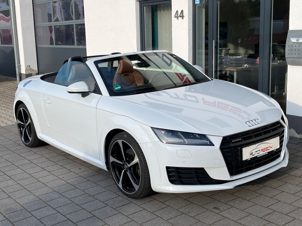 Audi TT Roadster 2.0 TFSI quattro - سيارة: صورة 4 Audi TT Roadster 2.0 TFSI quattro - سيارة: صورة 4