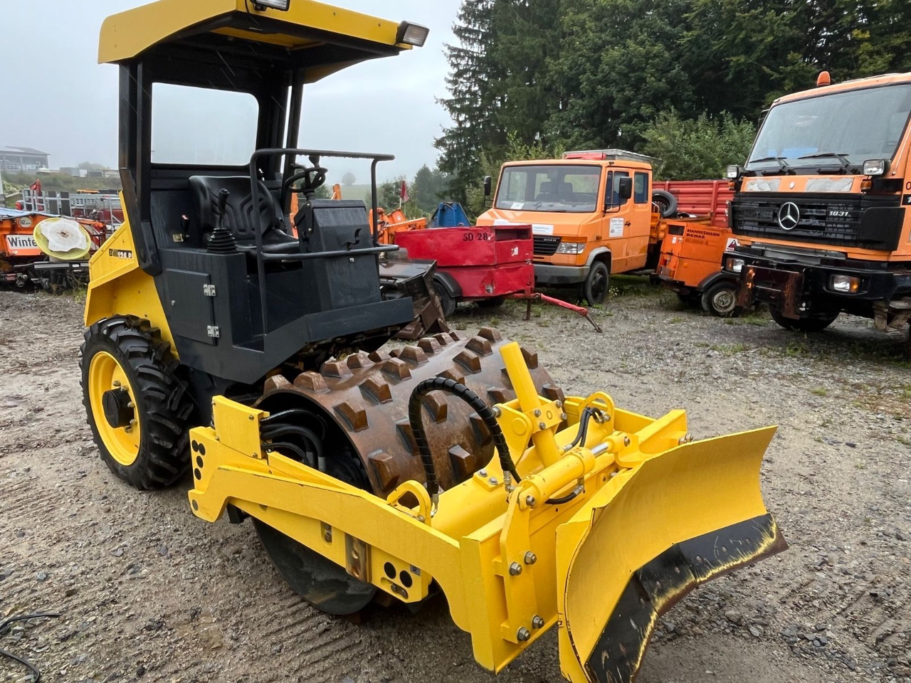 BOMAG Walzenzug BW 124 PDH-4 Planierschild 100 Bstd. - مدحلة ضاغطة: صورة 1 BOMAG Walzenzug BW 124 PDH-4 Planierschild 100 Bstd. - مدحلة ضاغطة: صورة 1