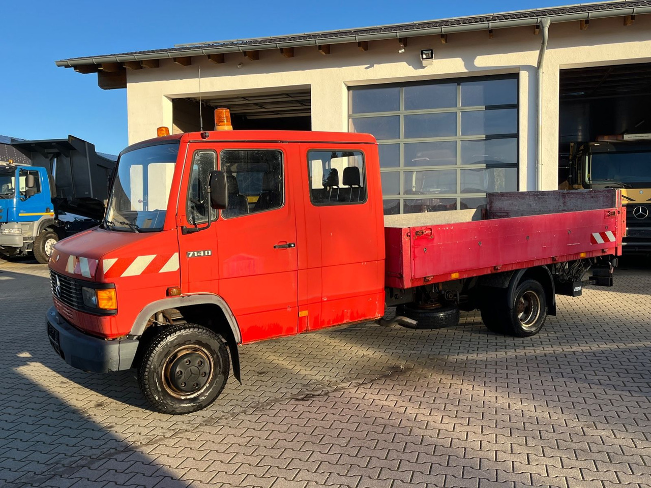 Mercedes-Benz 714D Doka Pritsche - شاحنة مفتوحة, الشاحنات الصغيرة كابينة مزدوجة: صورة 4 Mercedes-Benz 714D Doka Pritsche - شاحنة مفتوحة, الشاحنات الصغيرة كابينة مزدوجة: صورة 4