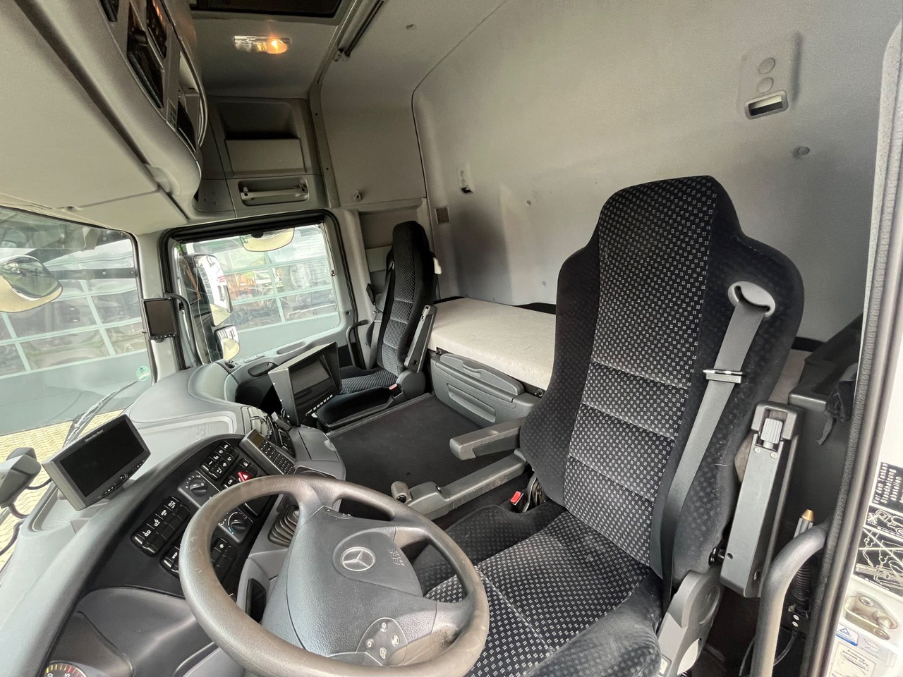 شاحنة ذات خطاف Mercedes-Benz Actros 2544 MP3 Abrollkipper original 84.000KM: صورة 15