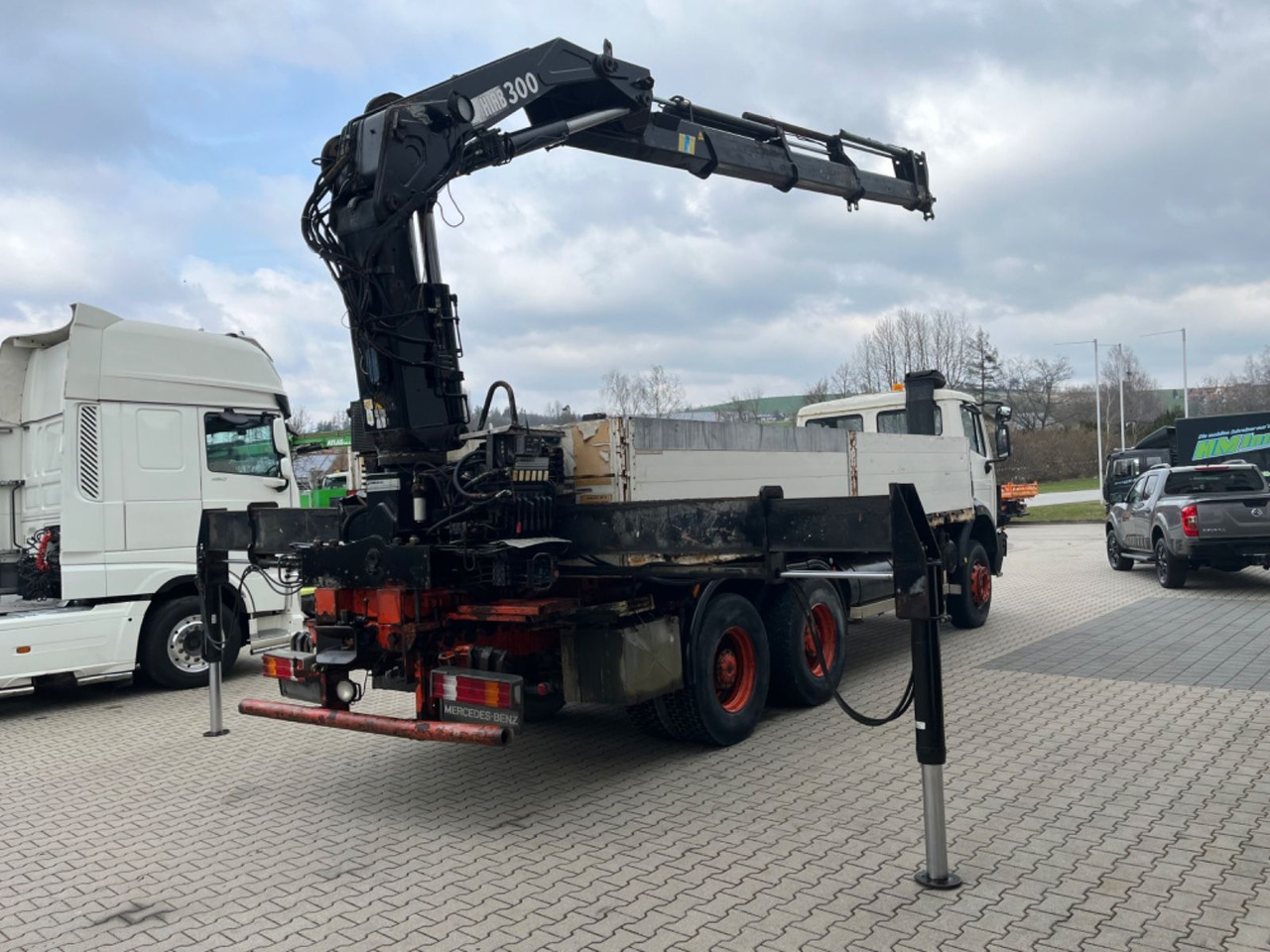 Mercedes-Benz SK 2635 6x4 V8 Pritsche mit HIAB 300-4 - شاحنات مسطحة, شاحنة كرين: صورة 3 Mercedes-Benz SK 2635 6x4 V8 Pritsche mit HIAB 300-4 - شاحنات مسطحة, شاحنة كرين: صورة 3