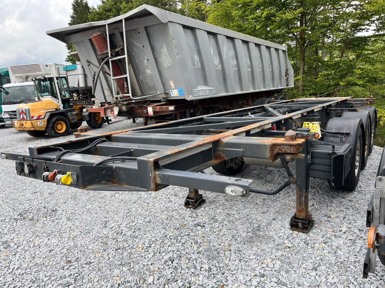 Schwarzmüller S1 R-Serie Tank Chassis ADR SAF Alufelgen - نصف مقطورة لنقل الحاويات: صورة 3 Schwarzmüller S1 R-Serie Tank Chassis ADR SAF Alufelgen - نصف مقطورة لنقل الحاويات: صورة 3