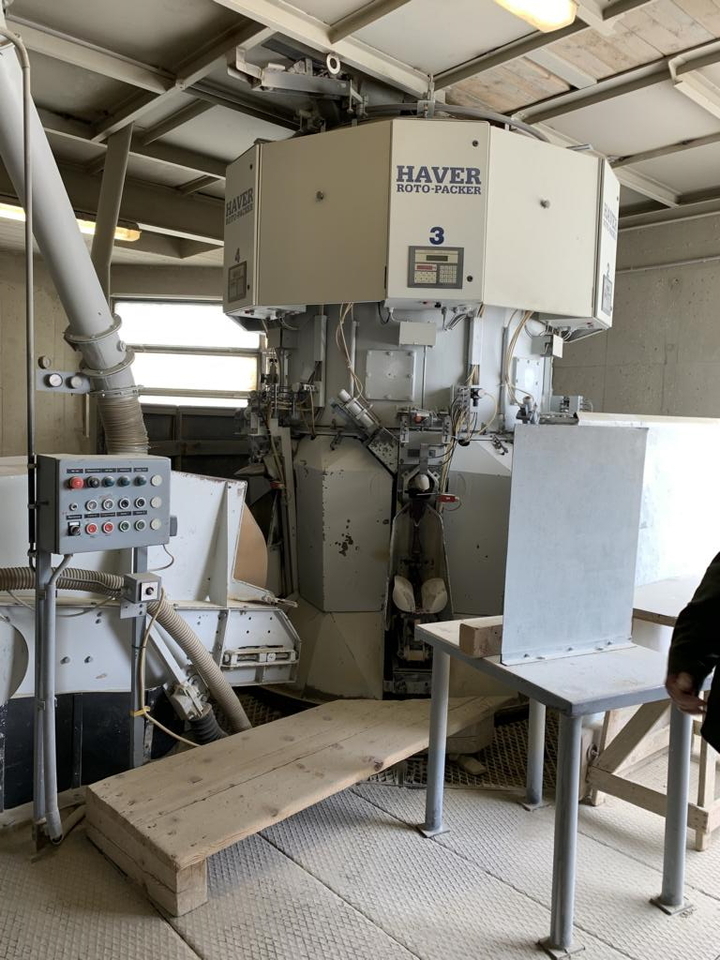 Haver & Boecker 6 nozzle bagging plant - معدات البناء: صورة 1 Haver & Boecker 6 nozzle bagging plant - معدات البناء: صورة 1