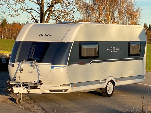 Hobby 495 UL, Einzellbetten, Mover, Vorzelt, - كرفان سحب: صورة 1 Hobby 495 UL, Einzellbetten, Mover, Vorzelt, - كرفان سحب: صورة 1