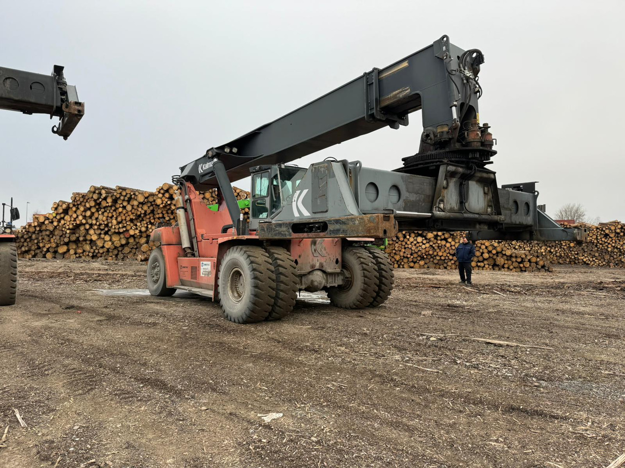 KALMAR DRF420-60S5 BJ: 2007 BStd: 32773h - مناولة الحاوية: صورة 1 KALMAR DRF420-60S5 BJ: 2007 BStd: 32773h - مناولة الحاوية: صورة 1