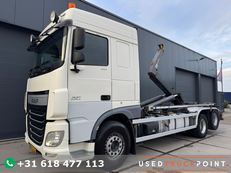DAF XF 440 SC / 6X2 / VDL Hook / TUV: 6-2026 / NL truck - شاحنة ذات خطاف: صورة 1 DAF XF 440 SC / 6X2 / VDL Hook / TUV: 6-2026 / NL truck - شاحنة ذات خطاف: صورة 1
