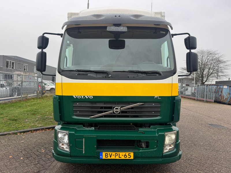Volvo FL 240 / 6 Cylinder / 18 Tons / Manual / Tail Lift / TUV:1-2026 / NL Truck - شاحنة مقفلة: صورة 5 Volvo FL 240 / 6 Cylinder / 18 Tons / Manual / Tail Lift / TUV:1-2026 / NL Truck - شاحنة مقفلة: صورة 5