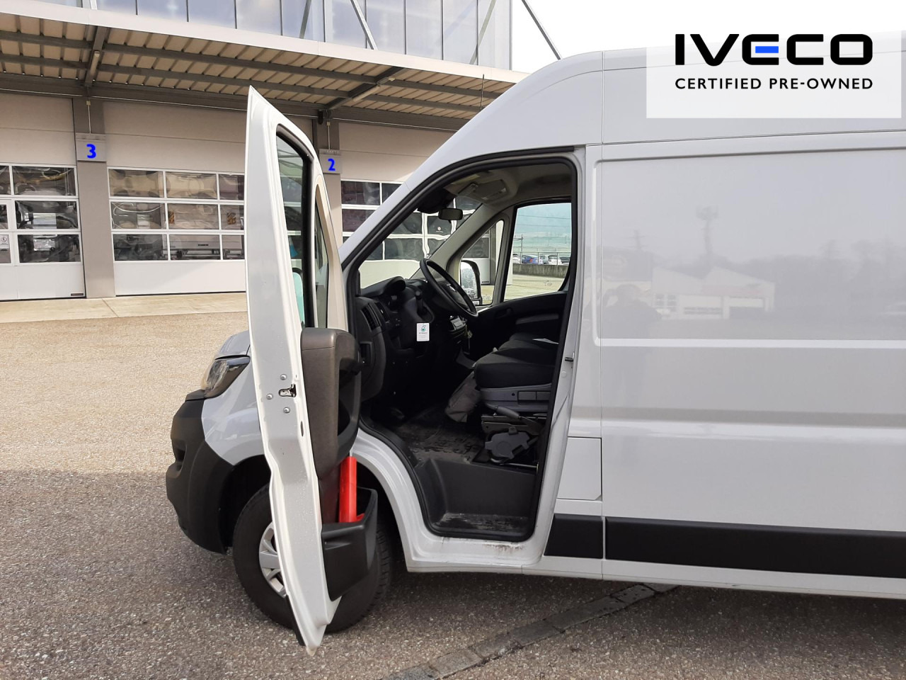 FIAT e-Ducato L2H2 teilverglast (47-kWh) - فان, فان كهربائية: صورة 2 FIAT e-Ducato L2H2 teilverglast (47-kWh) - فان, فان كهربائية: صورة 2