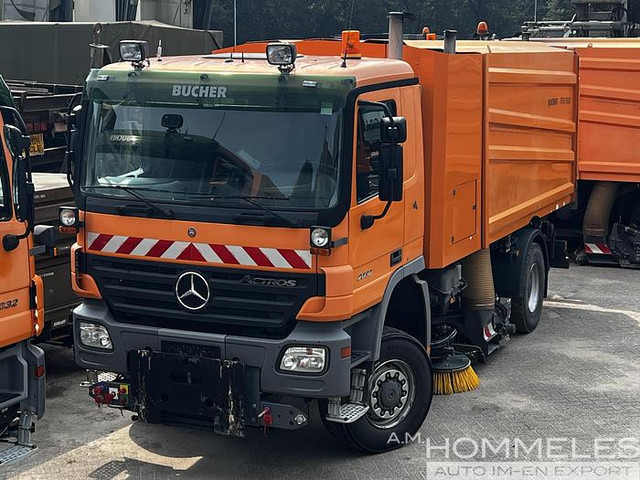 Bucher Municipal STKF 9500 4X4 - سياره كنس شوارع: صورة 1 Bucher Municipal STKF 9500 4X4 - سياره كنس شوارع: صورة 1