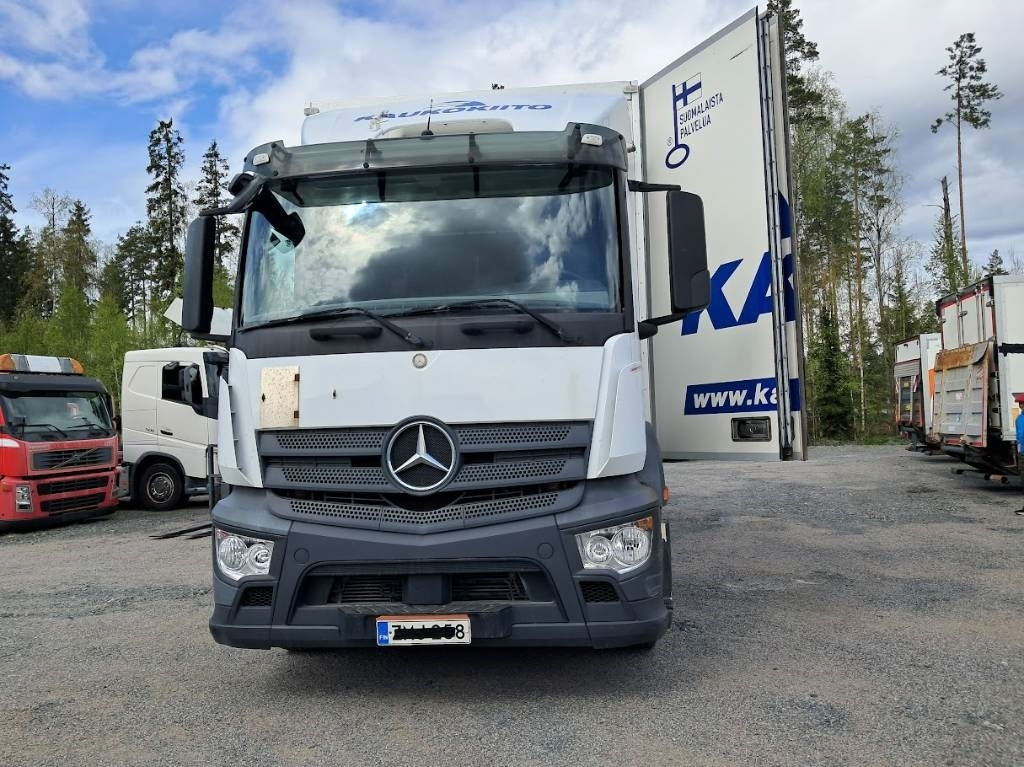 Mercedes-Benz Antos 1824L - شاحنة مقفلة: صورة 2 Mercedes-Benz Antos 1824L - شاحنة مقفلة: صورة 2