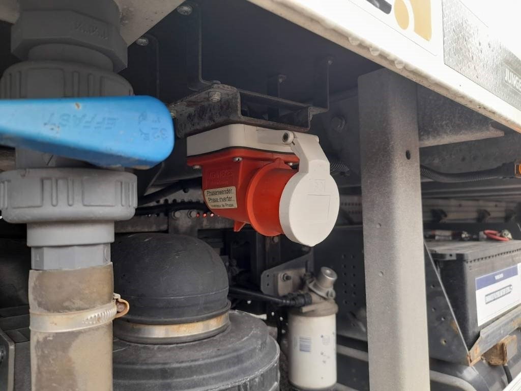 Volvo FL 210 - شاحنة الفريزر: صورة 3 Volvo FL 210 - شاحنة الفريزر: صورة 3