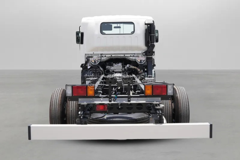 Isuzu NPR 85K 4x2 Long Chassis - شاحنة هيكل كابينة: صورة 3 Isuzu NPR 85K 4x2 Long Chassis - شاحنة هيكل كابينة: صورة 3