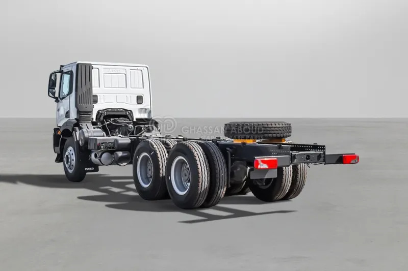 Iveco T-WAY AD380T47H 6x4 R24 Tyres Chassis - Barcelona Stock - شاحنة هيكل كابينة: صورة 2 Iveco T-WAY AD380T47H 6x4 R24 Tyres Chassis - Barcelona Stock - شاحنة هيكل كابينة: صورة 2