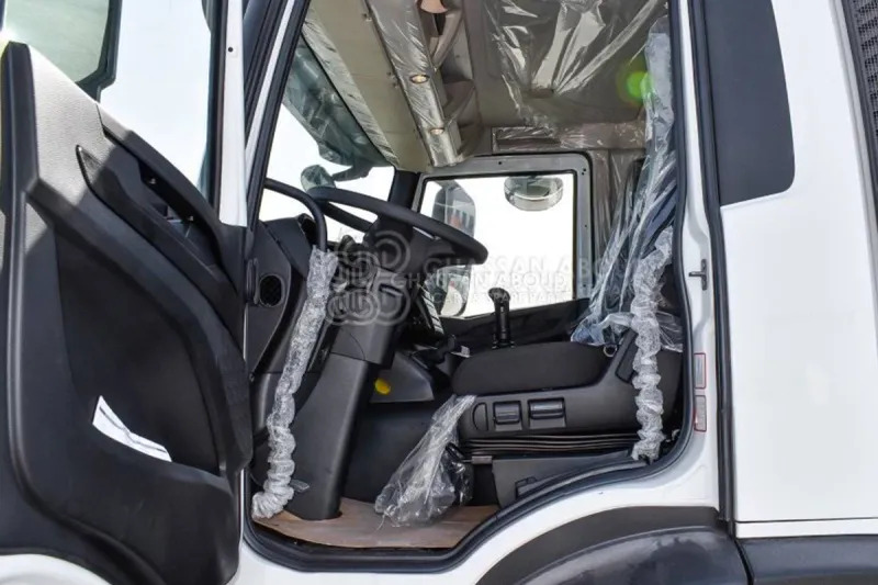 Iveco T-WAY AD380T47H 6x4 R24 Tyres Chassis - Barcelona Stock - شاحنة هيكل كابينة: صورة 4 Iveco T-WAY AD380T47H 6x4 R24 Tyres Chassis - Barcelona Stock - شاحنة هيكل كابينة: صورة 4