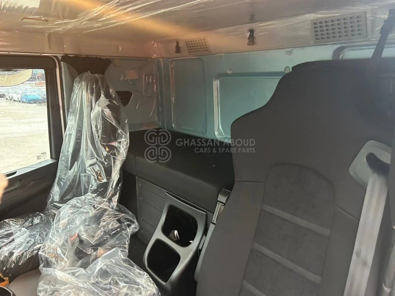 Iveco T-WAY AT380T43H 6x4 R20 Tyres Chassis - Barcelona Stock - شاحنة هيكل كابينة: صورة 3 Iveco T-WAY AT380T43H 6x4 R20 Tyres Chassis - Barcelona Stock - شاحنة هيكل كابينة: صورة 3