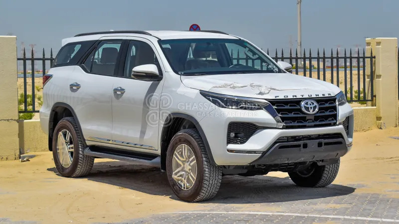 Toyota Fortuner  4x4 - سيارة دفع رباعي: صورة 3 Toyota Fortuner  4x4 - سيارة دفع رباعي: صورة 3