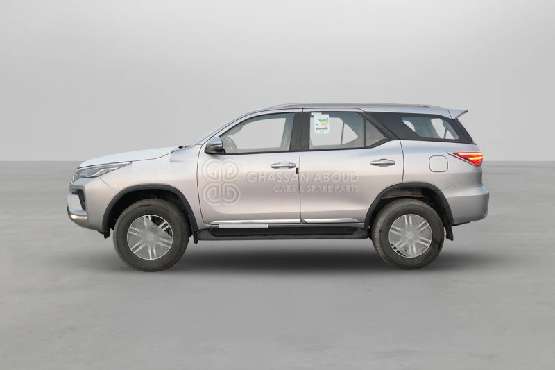 Toyota Fortuner 4x4 - سيارة دفع رباعي: صورة 3 Toyota Fortuner 4x4 - سيارة دفع رباعي: صورة 3