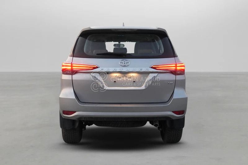 Toyota Fortuner 4x4 - سيارة دفع رباعي: صورة 5 Toyota Fortuner 4x4 - سيارة دفع رباعي: صورة 5